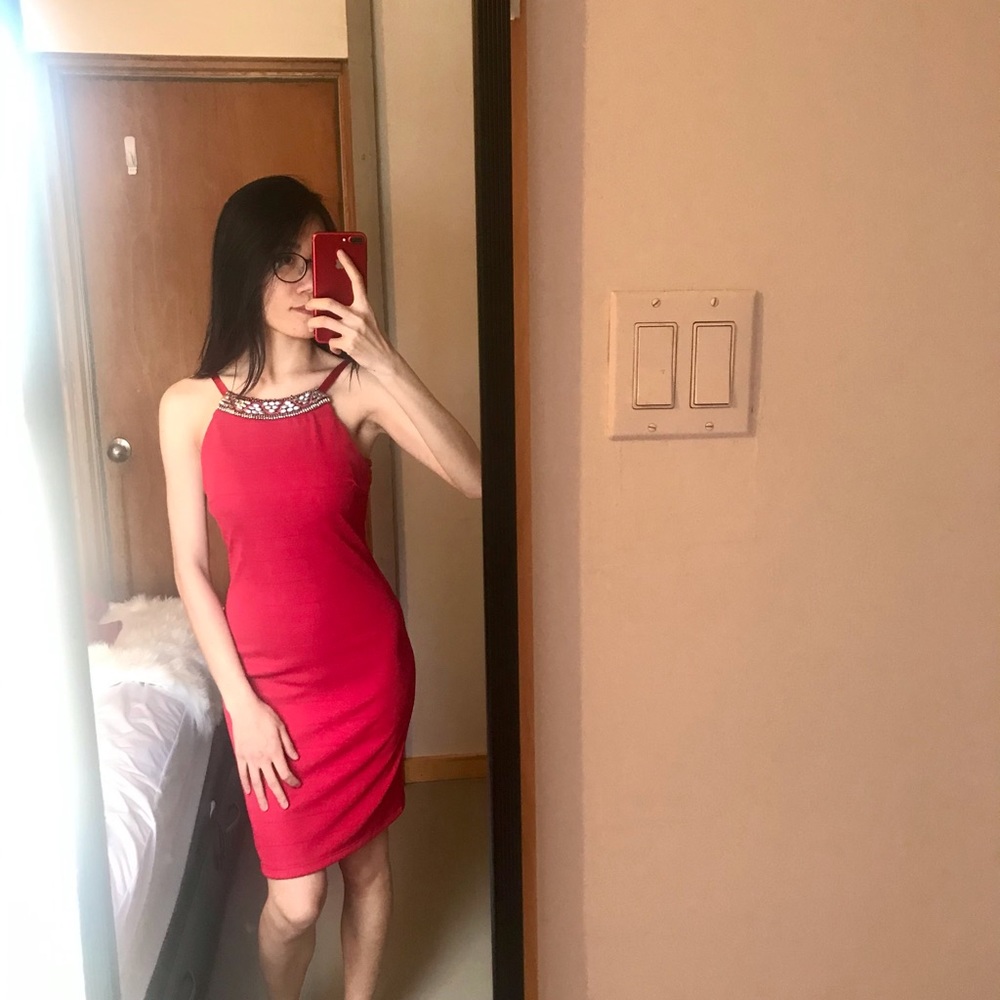 Red dress - Picture 2 of 7